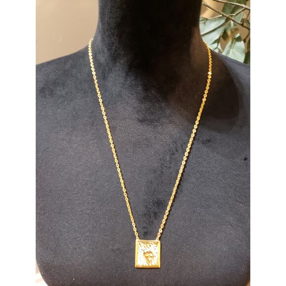 Womens Gold Tone Anne Klein Lion Head Square Pendant Necklace /Spring Ring Clasp - Picture 1 of 6